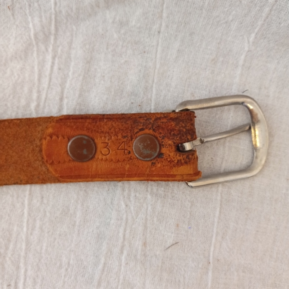 🐾 HOST PICK 🐾 Western style beaded leather belt, size 34 - Picture 7 of 8